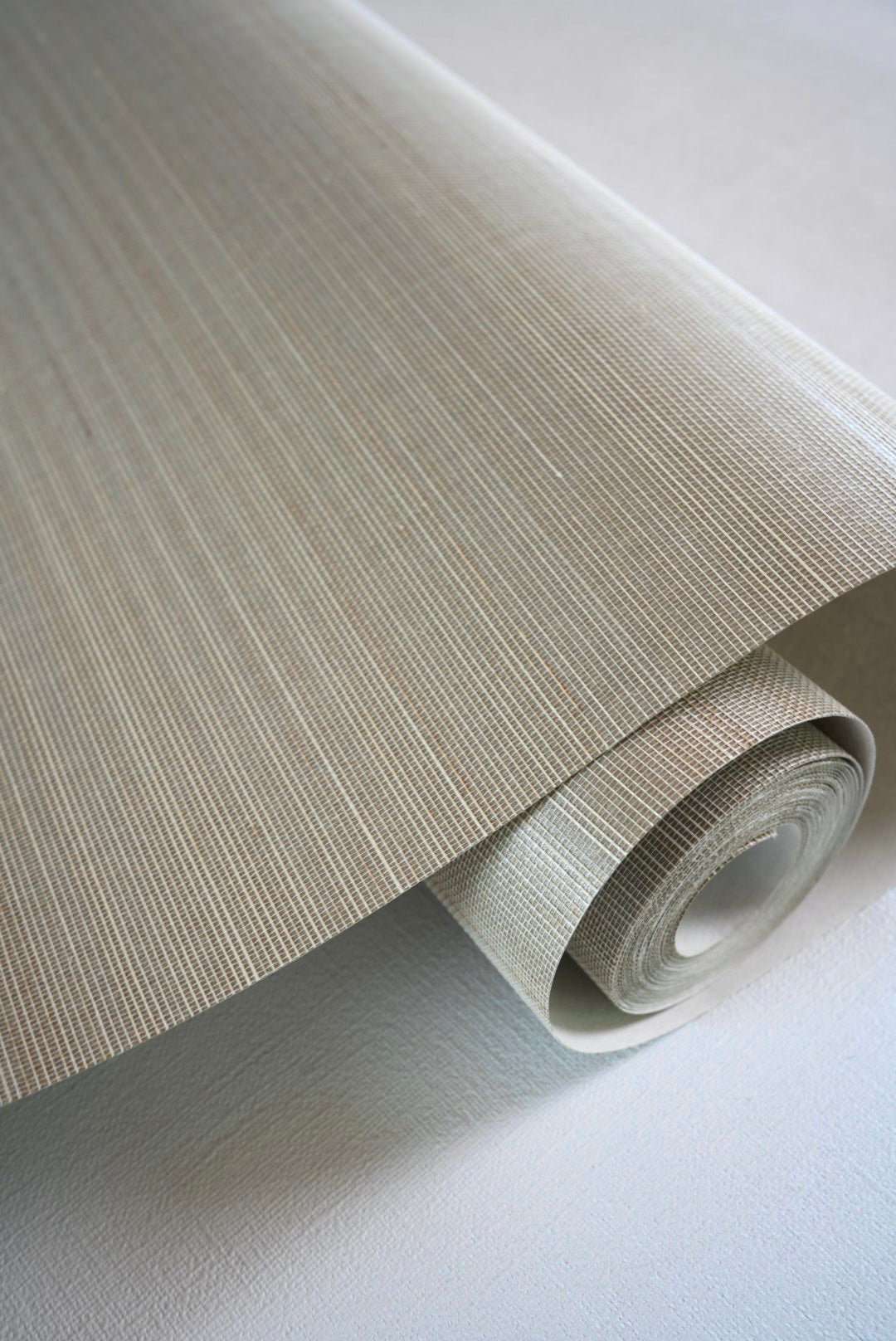 The Abaca smoky-neutral Coastal Wallpaper With Organic Texture Natural Grasscloth Wallpaper 40020