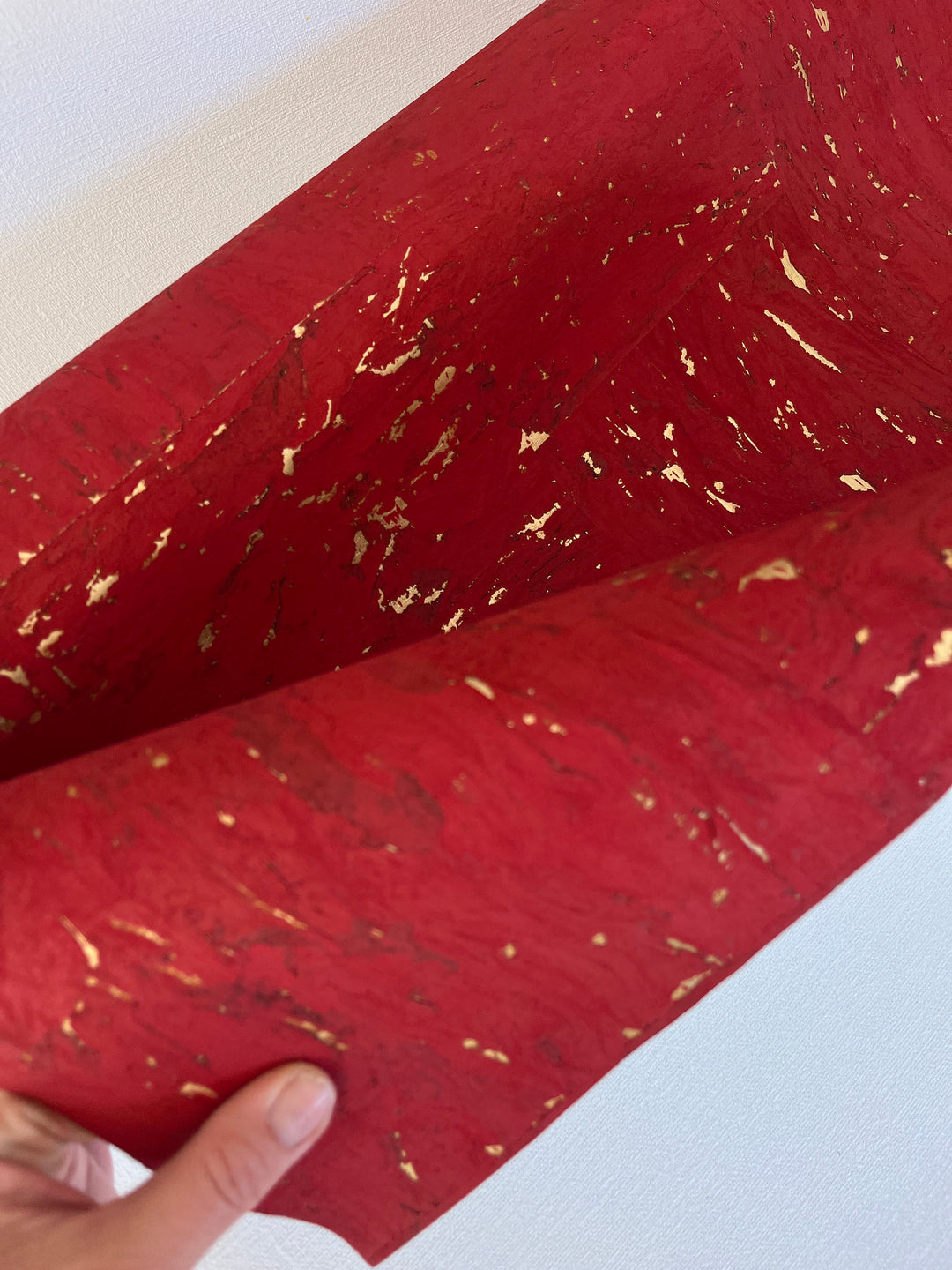 Natural Cork wallpaper red color with gold streaks Grasscloth Unpasted Traditional Wallpaper 48325